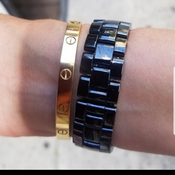 Cartier Love  Bracelet 18K Yellow Gold  Size 17 - Picture 11 of 13